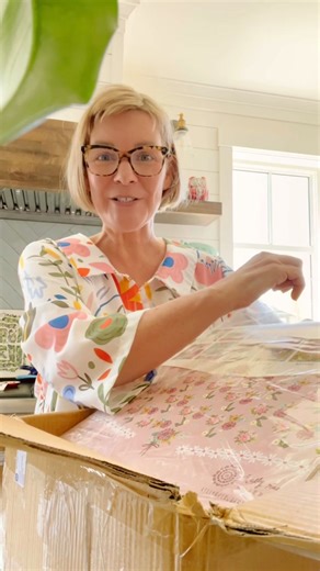 I heard that a lot of folks' unboxing videos aren't really the first time they've unboxed the thing, but I'm afraid to say that my freaking out here is true and real. No makeup, horrible light, and I'm pretty sure I said the word "EEEK" outloud. In any case, please share in my excitement of my brand-new 2025 calendars 📒💖 Pre-order now on my website and start 2025 with creativity and inspiration! https://shop.kellyraeroberts.com/products/preorder-2025-wall-calendar-ships-in-october 🌟 xoxo Kell