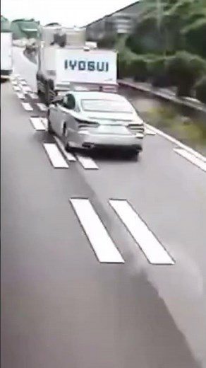 Road rage backfires... #shorts #dashcam #baddecisions #recklessdriving #accident