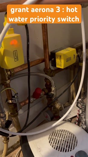 Grant aerona 3 heat pump: both zone valves for hot water and heating on at the same time.