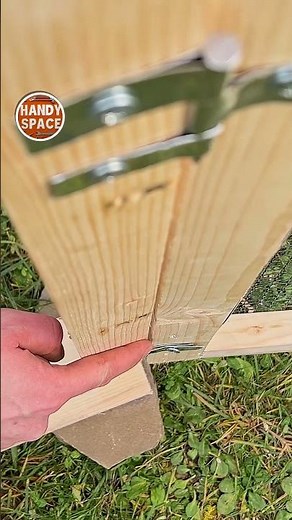 Farm Gate Hack! Hinge from Scrap Metal and a Nail #farming