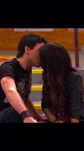 Tori kisses Cat’s bf 🙊 Part 2 #victorious #victoriousedit #fyp #foryoupage #nickelodeon #clips #showclips #viral #viralvideo