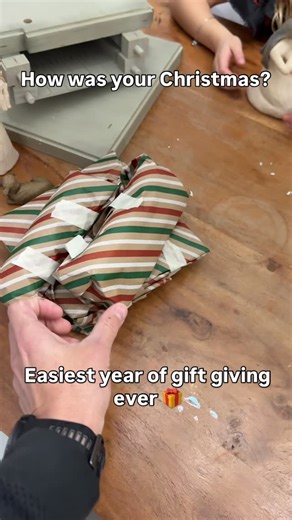 Carbon8oregon on Instagram: "Come get the gift of Carbon8! Open 11:00am-8:00pm today 🌭🎁🥤 - - - #Hotdog #dirtysoda #foodtruck #oregon #gift"