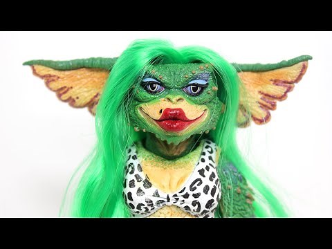 NECA Ultimate GRETA THE FEMALE GREMLIN Figure REVIEW