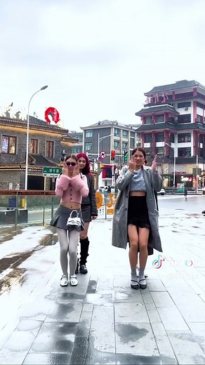 Bini Salamin Salamin Dance in China