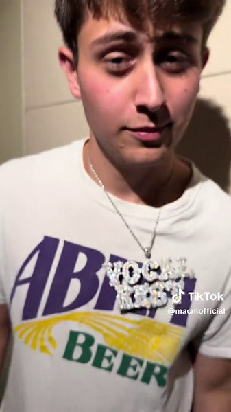 When you lose your voice in the studio 😂 @kai de lua “Back To Me” Announcement Friday.. #explore #skit #musicvideo #kaidelua #macnl