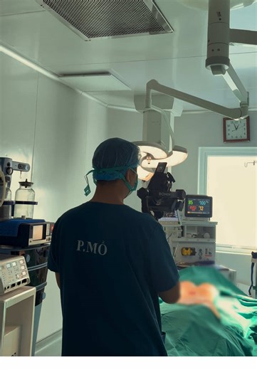 Behind-the-scenes media in a cosmetic surgery operating room” Có ae nào chạy Job ngành này chưa nhỉ.#gimbal #media #quayvideo