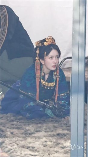 Without a single word, her tears tell a story of their own. Yang Mi