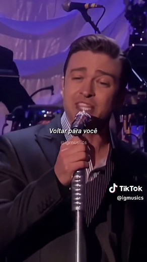 Justin Timberlake Mirrors Live Performance