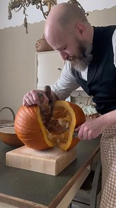 𝐕 𝐈 𝐍 𝐓 𝐈 on Instagram: "Leave a #🎃 if you like! 🤭 I saved this leftover pumpkin from Halloween decorations at work and brought it home to put it to good use by trying out this lovely yet simple recipe shared with me by a refugee friend from Palestine 🇵🇸 Method: Per kilogram of the ground pumpkin we used the juice and zest of one lemon and 500 grams of gelling sugar. While cooking the pulp on low keep stirring and add water depending on the consistency and to prevent burned pulp at the