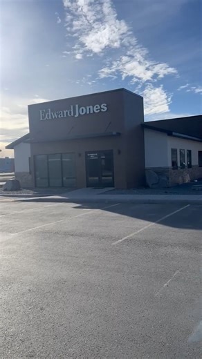 🚨 LEASE OPPORTUNITY – BRAND NEW BUILD 🚨 📍 1404 Pomerelle Ave, Burley Dan Tracy is on site at this prime commercial lease space — 1,500 sq ft of build-to-suit potential in a high-traffic area right behind Edward Jones and next to Elevate Gymnastics, Maverik, and Cassia Regional. Perfect for: 🏥 Medical 💪 Fitness/Wellness 💼 Finance/Office 📲 DM us or reach out to the Carney Team to learn more and schedule a tour! | Carney Real Estate Team
