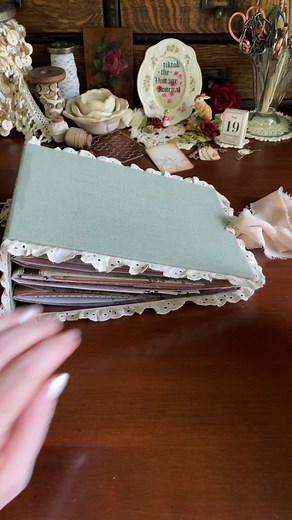 This is all the time I had to work on my #journal today, but it was still a nice #relaxing few minutes.✨🤎✨ #bees#buttons#lace#greenandbrown#handmadejournal#scrapbookjournal#junkjournalideas#vintagejournal#cottagecorecraft#papercrafts#realtime#flip#journalpage#pockets#foldingchair