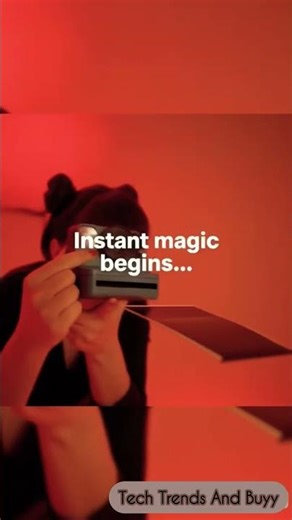 Polaroid NOW Camera Is AMAZING 📸