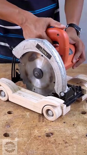 139K views · 873 reactions | DIY Circular Saw Track Guide Rail For Perfect Crosscut Techniques | woodworkingtoolstv.us | Facebook