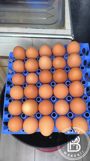 Poaching Eggs in Oil: A Culinary Experiment