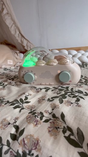 29 reactions | A cute little cloud ☁ full of surprises to help your children gently fall asleep : let's dicover CloudBox™! More than a storyteller, just watch your little ones be transported straight to dreamland  lulled by the soothing sounds and light projections of 4 different worlds - Forest, Ocean, Space and Village 敖 Credit to @_typhaine___ | Cloud.b | Facebook