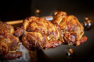 Entre los 10 mejores pollos asados que puedes comer en Madrid hay uno de supermercado, barato y riquísimo
