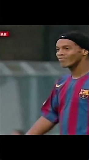 Ronaldinho Skills That Feel Illegal ☠️🇧🇷 #Ronaldinho #Brazil #Barcelona #FootballSkills #Legend