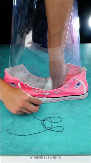 スニーカーアップグレード！古い靴からDIYで作るラップトップバッグ 👟💻