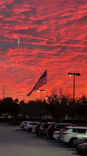 Beyond blessed to live somewhere I can see beautiful sunrises and sunsets daily. Today’s sunrise was just as beautiful as this sunset. #florida #sunset #beauty #lovewhereyoulive