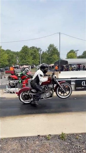 Harley vs Sport Bike drag race motorcycle wheelie Evolution 883 Sportster / Kawasaki ZX6R ninja 636