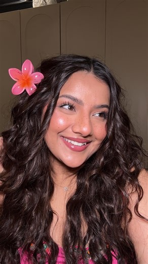 Mrunal Panchal Sharma on Instagram: "Beachy makeup🪸🐚🍹🌸🏖️"