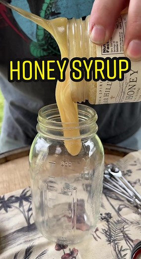 How to Make the Best Honey Syrup for Cocktails