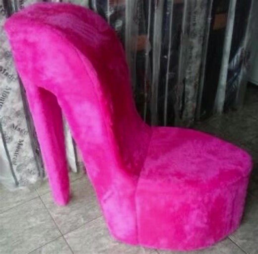 I need one of these chairs🙏🩷 #2000s #2000sthrowback #mcbling #highheelchair #2000sinspo 2000s high heel chair 2000s room inspo 2000s core 2000s home decor