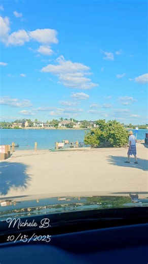 5:00pm - 10/15/25 Nokomis Florida North Jetty Wed afternoon folks are starting to come out & fish. One guy has a ton of reels set up on the picnic table. #nokomis #florida #fishing #buddies #carlunch #peaceful #fallinflorida #fyp #XO | Michele Barbieri