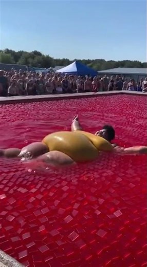 Jelly pool diving competition! 😳😳 #funny