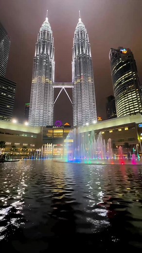Malaysia Twin Tower Night View: A Stunning Sight to Behold