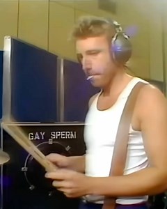 @thefactusproject on Instagram: "𝘕𝘌𝘞 𝘖𝘙𝘋𝘌𝘙 𝘐𝘯 𝘈 𝘓𝘰𝘯𝘦𝘭𝘺 𝘗𝘭𝘢𝘤𝘦 𝘓𝘪𝘷𝘦 𝘚𝘪𝘮𝘶𝘭𝘤𝘢𝘴𝘵 𝘉𝘳𝘰𝘢𝘥𝘤𝘢𝘴𝘵𝘪𝘯𝘨 𝘏𝘰𝘶𝘴𝘦 On the 25th of August 1984, New Order performs “In A Lonely Place” as part Radio 1’s “Saturday Live” and BBC2’s simultaneous broadcast of the fundraising telethon “Rock Around The Clock”. ————————— “Back in 1984, when Radio 1 was on 275 and 285 in glorious mono on your medium wave, a live radio session was quite the occasion. Getting to actually see y