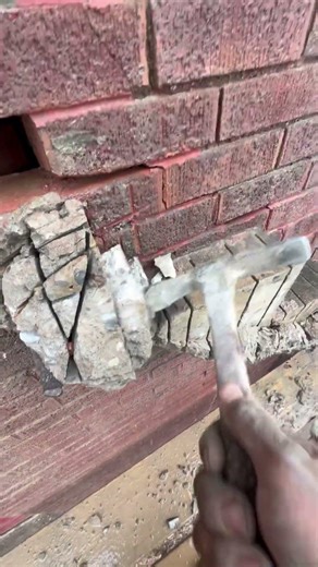 Gently break the concrete with a hammer after it’s been sliced,do not cause vibrations on the wall