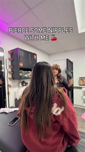 chey 🪽 OC PIERCER on Instagram: "I get a lot of DMs asking if nipple piercings hurt. My client was really nervous but sat thru it like a BAD B*TCH! 🌟 everyone’s pain tolerance is different but if you needed that sign to get your nipples pierced.. here It is!! #piercings #piercing #tattooshop #piercer #tattoos"