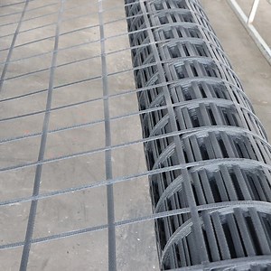 [Hot Item] High-Performance Steel-Plastic Geogrid 80-80kn - Essential for Stabilizing Slopes and Embankments