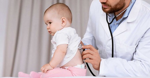 Stridor chez bébé : causes, symptômes, diagnostic et traitements de ce bruit respiratoire