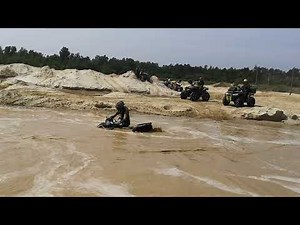 Quad treffen im Fun Park Meppen von Motocarwiesmoor Wasserspiele mit der xmr x3 donuts im Turm nacht