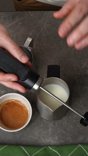 Perfectly textured milk with a milk frother #subminimal #nanofoamer #barista #milkfrother #milkfoamer #latteart #coffee