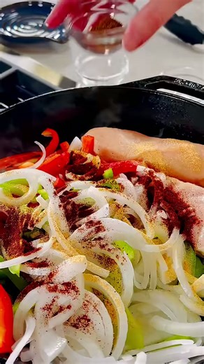 Chicken fajita salad