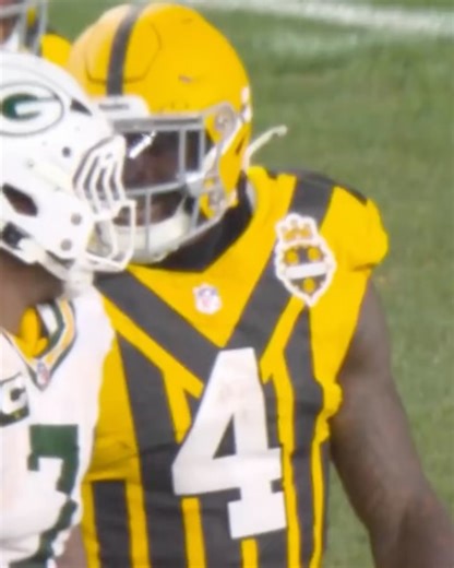 Football Forever on Instagram: "The NFL fined Steelers WR DK Metcalf $12,172 for unsportsmanlike conduct — eye poking Packers LB Quay Walker during last Sunday night’s game 💸 🎥: @snfonnbc"
