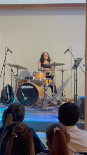 Hoy les quiero mostrar otro pedacito de mí, no solo soy profesora también soy estudiante. La música es mi forma de sentir, de sanar y expresar. Si quieren ayúdenme a seguir creciendo y comparte el vídeo.😊#musicamipasion #mirefugio
