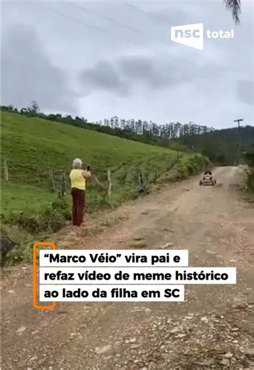 O jovem Marcos Martinelli, conhecido pelo meme “Marco Véio”, refez o famoso vídeo do carrinho de rolimã acompanhado de sua filha no morro da avó Salvelina, em Taió. O registro ocorreu durante o feriado prolongado no Alto Vale do Itajaí com a bebê de um ano e dois meses. A descida do morro na propriedade rural foi gravada pela avó materna em menor velocidade, remetendo ao episódio original que viralizou no YouTube em dezembro de 2014. Na época, a gravação improvisada com o bordão
