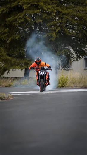 Ride a KTM DUKE? Then this is the jacket you need to be seen in! High-quality and water resistant, the DUKE JACKET celebrates 30 years of the naked icon with a seriously bold look. Hit the link for more details: https://brnw.ch/DUKEJacket #KTM #ReadyToRace #WornWithIntent #KTMPowerWear | KTM