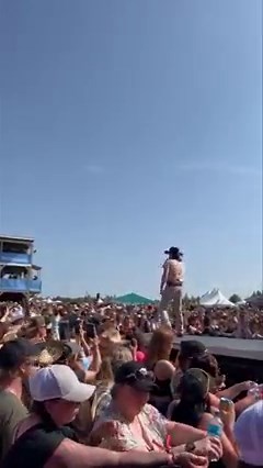 We love a singalong! | Cavendish Beach Music Festival