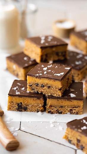 These no-bake cookie dough bars have a layer of easy caramel made from ingredients like cashew butter and maple syrup. Topped with a thick chocolate coating and flaky sea salt its the perfect combo. So easy to make and the perfect snack to stock up your fridge with for the week ahead. Recipe is linked in my bio or Google “mango ice cream cookie dough bars” #nobake #vegandessert #nobakedessert #cookiedough #veganrecipes #ediblecookiedough #easyrecipes #foodrecipes | Addicted to Dates