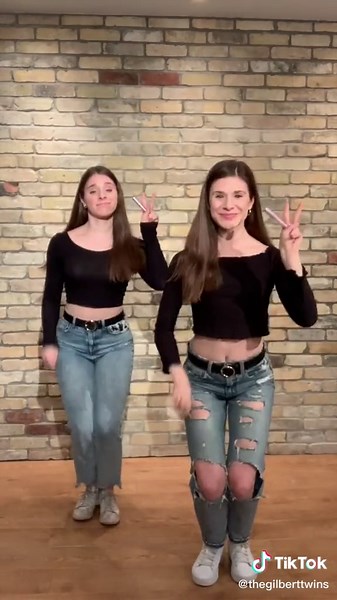 Just two faces loving @toofaced’s new Lip Injection Maximum Plump lip gloss! Now available @sephora #toofaced #toofacedpartner #maxplumpjump