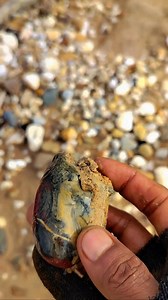 discovery of patterned red crystal stones #gemstones #crystals #diamond #jade #gold #agate | Agate Hunter Rimba