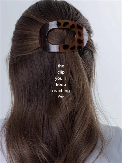 Flat claw clip hairstyle ideas for fashion inspo