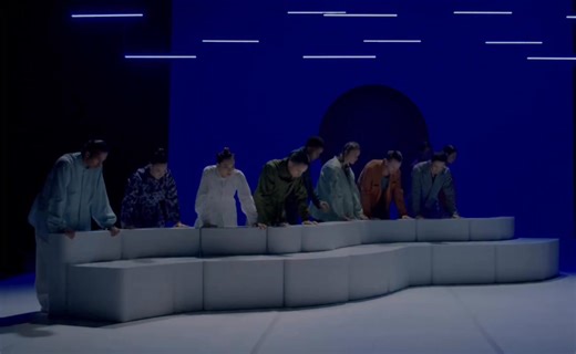 Get @reshare_app • @phoebeharrietalice roger that, rolling in. An excerpt from White Rabbit, a new creation for @tanzluzern Concept & Choreography @phoebeharrietalice Dancers @matprichard @miabrdt @manonadrianow @h.c.heng @kany.obenga @yelun_qi @roki_dancer @graziascarpato @peipei_sabrina900514 @0__giorgia__7 @senn_hoogwerf @esperanzamarana @____.masha_ Music @minouche_nihn_briot Stage Design @laura.samira Costume Design @allthosefoxes Lighting Design @stefan_jaeggi_ Video @rebeccastofer Dramatu