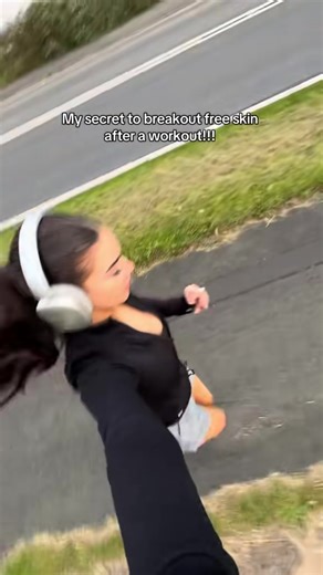 Our top tip to help with sweat pots after a workout👀🫧 #isoskin #hypochlorousacid #winterskincare #running