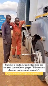 Torque é uma grandeza física que descreve a tendência de uma força rotacional causar uma rotação em torno de um eixo. Ele é calculado multiplicando-se a força aplicada pela distância perpendicular entre o ponto de aplicação da força e o eixo de rotação. Em uma chave de rodas, o torque é aplicado para apertar ou soltar as porcas das rodas de um veículo. O torque adequado é crucial para garantir que as porcas estejam devidamente apertadas, evitando afrouxamentos acidentais durante a condução. Ante